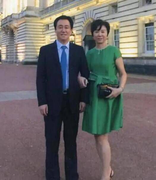 苏成峰也参透了叶辰所想，心态彻底平和下来，看向苏知鱼，认真道：知鱼，叶先生说的对，整个苏家确实没有人比你更适合坐这个位置，我会尽快把所有的手续全部办完，将苏家完全交到你的手上，以后苏家的命运就要靠你来引领了。
